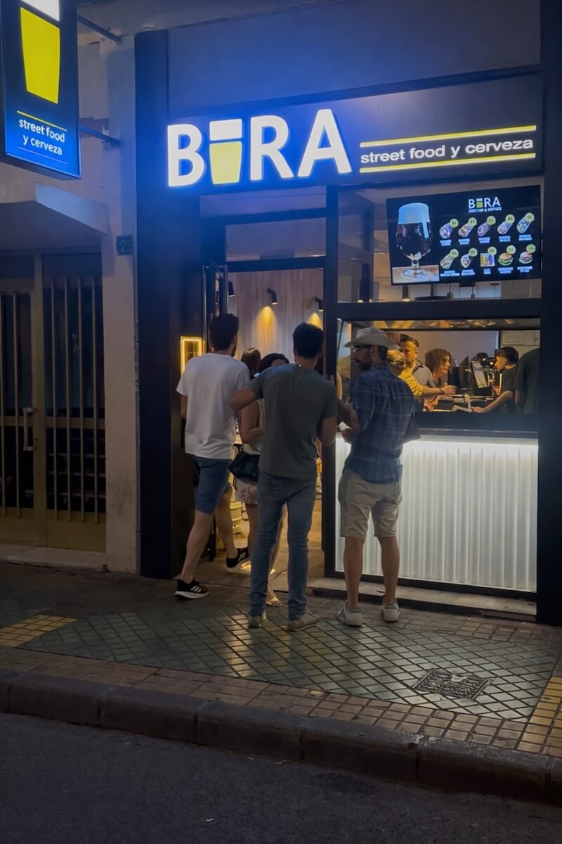 Letrero luminoso BIRA Bar en Calle Girona 23 Alicante