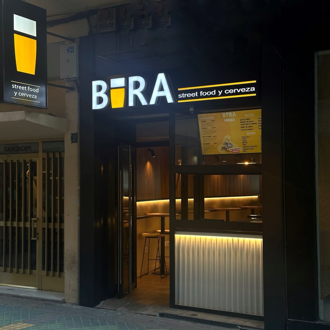 Terraza exterior BIRA Bar Alicante centro